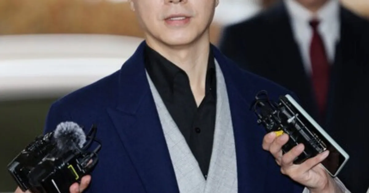 Popular Celebrity Drags Brother To Court For Embezzling His Money, Court Sentences Him To Prison